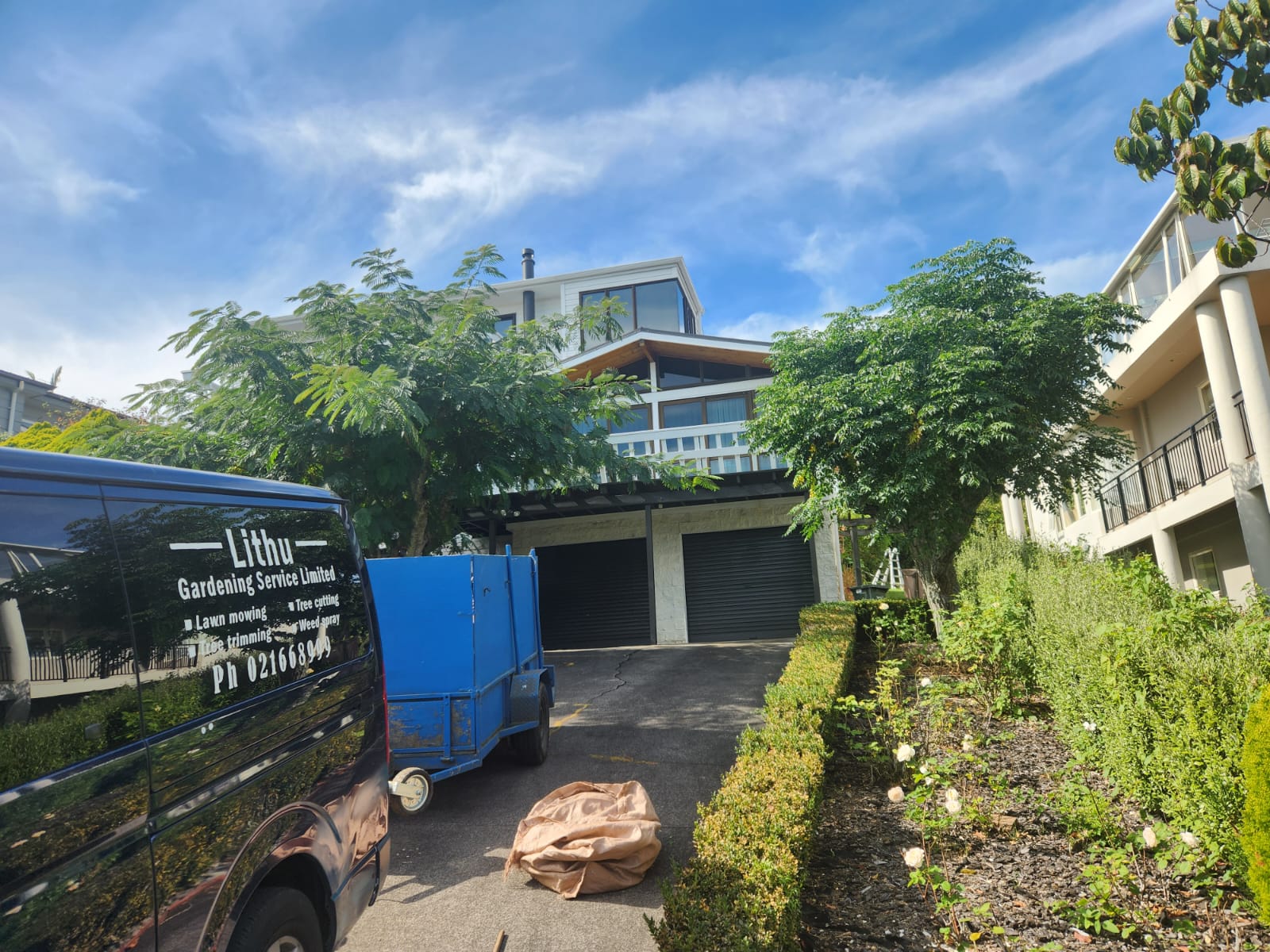 Neatly maintained lawn by Lithu gardening service